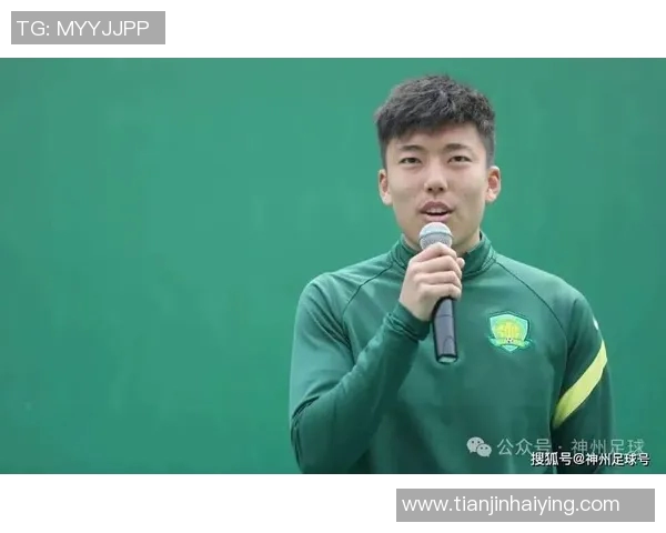 发际线高的足球明星们如何在赛场上展现自信与魅力