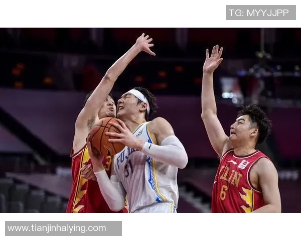 赛后分析:北京篮球队与武汉篮球队的表现与状态对比探讨 赛后分析:北京篮球队与武汉篮球队的表现与状态对比探讨