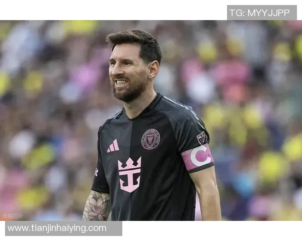 梅西荣获年度最佳球员奖项现场感动瞬间引发全场欢呼 梅西荣获年度最佳球员奖项现场感动瞬间引发全场欢呼